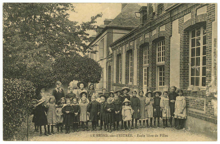 Mesnil-sur-l'Estrée (Le). Ecole libre de filles.