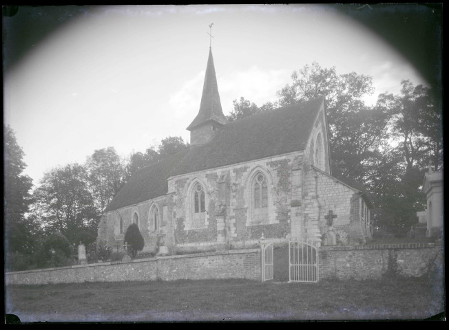L'église et le cimetière du Bec-Thomas (Eure).