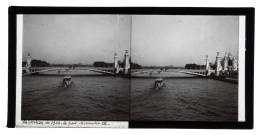 Le pont Alexandre III lors de l'exposition universelle de 1900 à Paris (Seine).