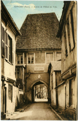 Conches-en-Ouche. Entrée de l'Hôtel de Ville.