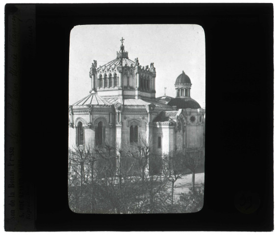 Église Saint-Jean-Marie Vianney à Ars-sur-Formans (Ain), extérieur.