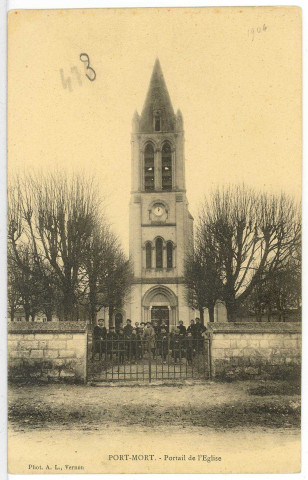 Port-Mort. Portail de l'Eglise.