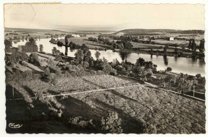 Courcelles-sur-Seine. Vue sur la Seine.