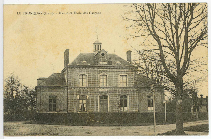 Tronquay (Le). Mairie et Ecole des Garçons.