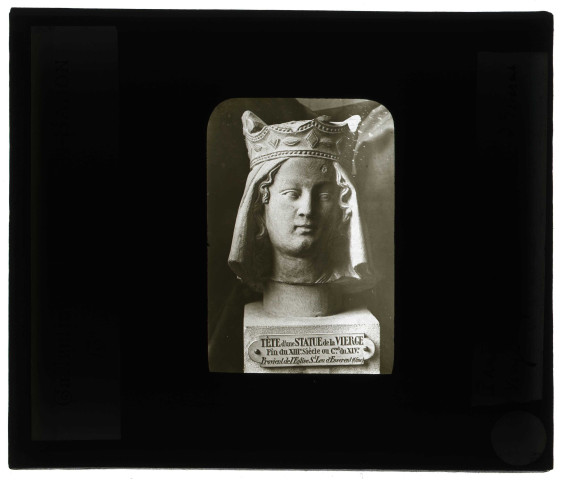 Musée du Louvre de Paris, tête de Vierge provenant de Saint-Leu-d'Esserent (Oise).