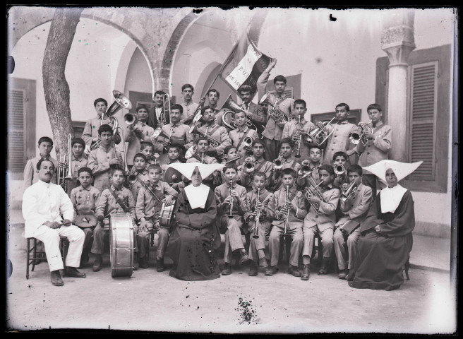 Orchestre de l'orphelinat Saint-Joseph de Beyrouth (Liban) 1882-189?.