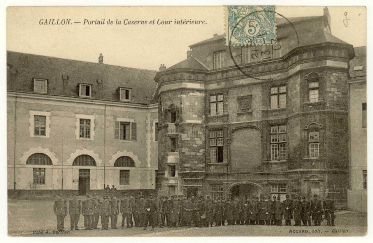 Gaillon. Portail de la Caserne et cour Intérieure.