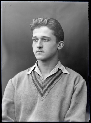Portrait d'un jeune homme.
