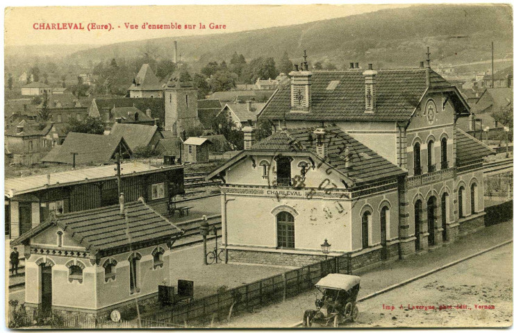 Charleval. Vue d'ensemble sur la Gare.