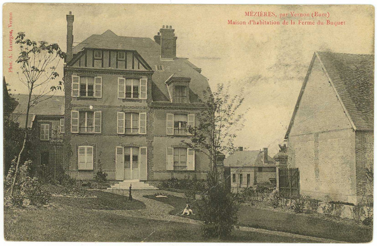 Mézières-en-Vexin. Maison d'habitation de la Ferme du Buquet.