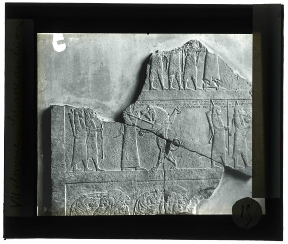 Bas-relief de la chasse au lion en Assyrie.