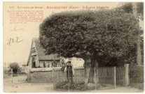 Bouquetot. L'Epine Blanche-Agée d'environ 540 ans, fut plantée vers 1360, sous le règne de Charles V. Malgré sa vieillesse, verdit toujours chaque année et se couvre de fleurs au printemps. Tronc creux soutenu par une armature de fer.