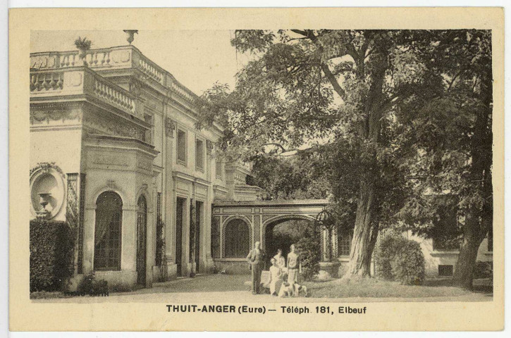 Thuit-Anger (Le). Salle des Fêtes du Château.