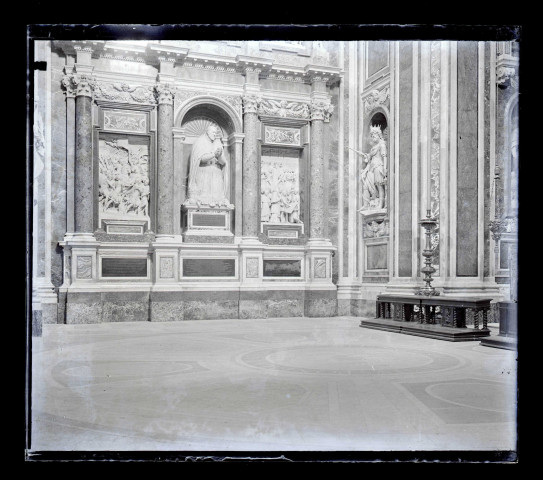 Intérieur d'une cathédrale italienne.