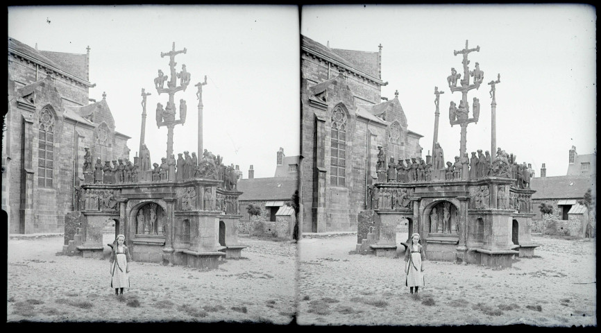 Calvaire de l'église paroissiale Saint-Pérec de Lopérec (Finistère).