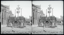 Calvaire de l'église paroissiale Saint-Pérec de Lopérec (Finistère).
