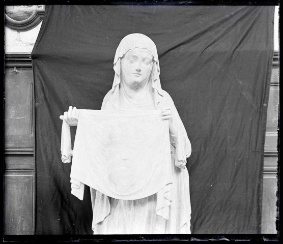 Statue de sainte-Véronique de l'église d'Écouis (Eure).