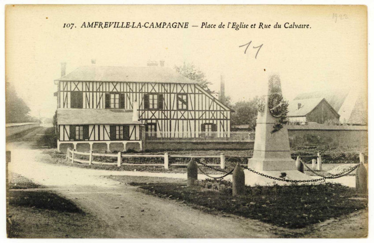 Amfreville-la-Campagne. Place de l'église et rue du Calvaire.