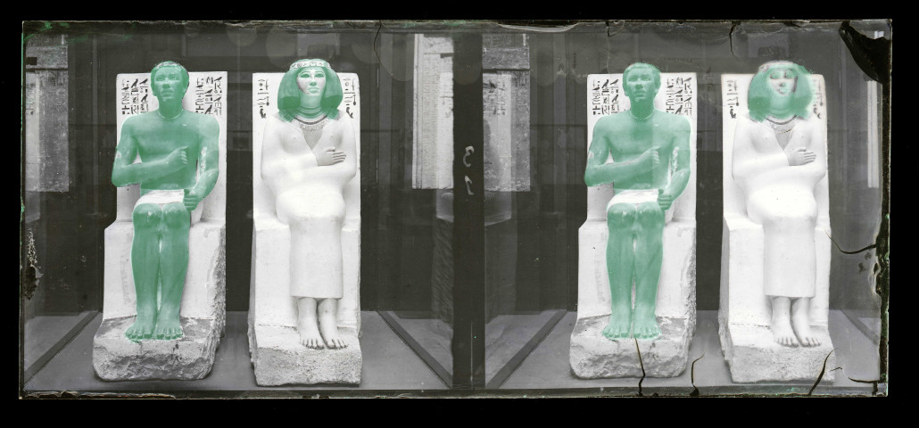 Salle et collections d'un musée égyptien.