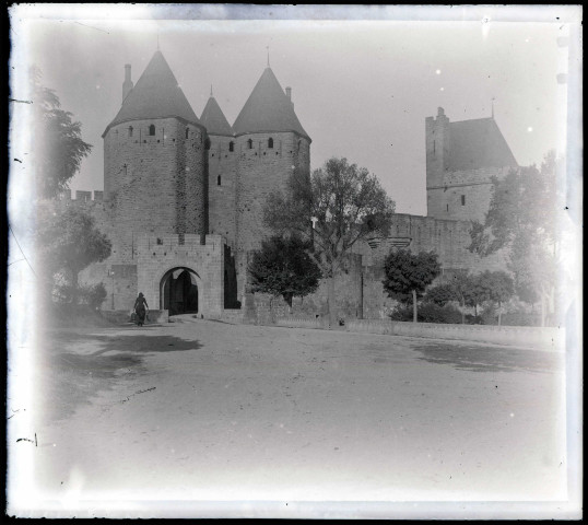 Porte, tours et remparts de la Cité de Carcassonne (Aude). Idem 5395
