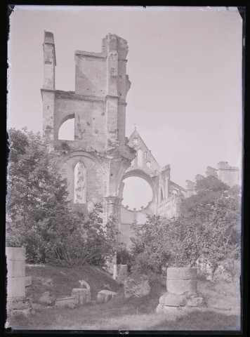 Ruines et vestiges de l'ancienne abbaye de Longpont (Aisne).