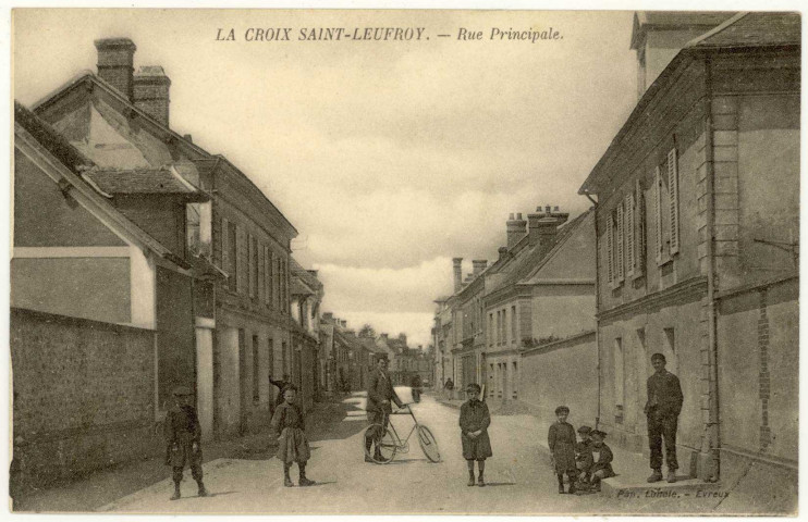 Croix-Saint-Leufroy (La). Rue Principale.