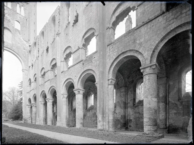 Ruines et vestiges de l'abbaye de Jumièges (Seine-Maritime).