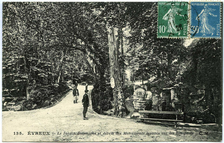 Evreux-Ville. Le Jardin Botanique et débris des Monuments trouvés sur les Remparts.