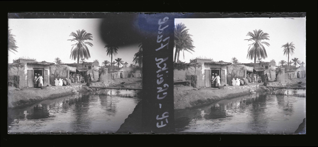 Canaux d'irrigation dans les habitations d'El-Cheikh-Fadl (Égypte).