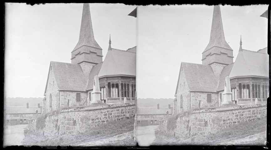 Porche en bois et clocher de l'église de Ry (Seine-Maritime).