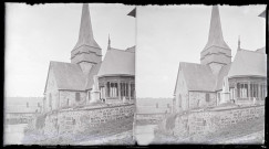 Porche en bois et clocher de l'église de Ry (Seine-Maritime).
