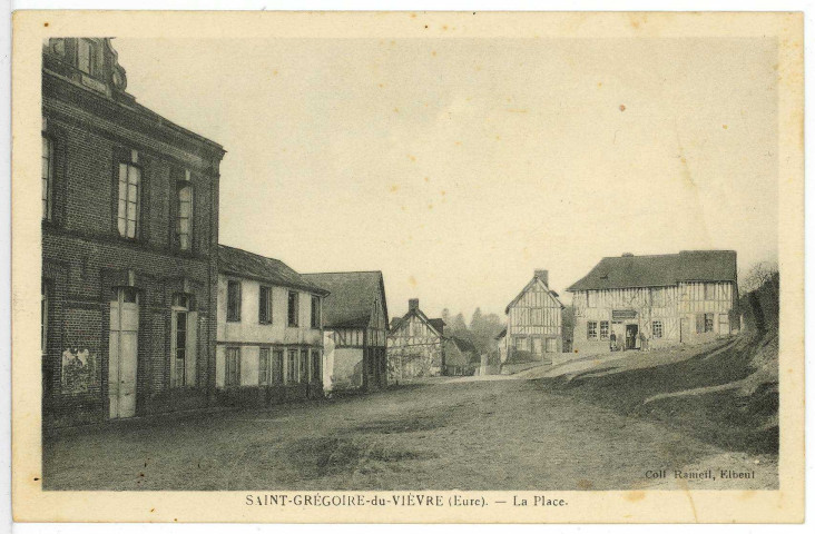 Saint-Grégoire-du-Vièvre. La Place.