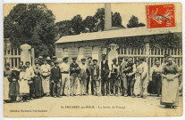 Saint-Philbert-sur-Risle. La Sortie du Tissage.