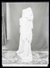 Statue de la Vierge à l'enfant de Lisors (Eure), détail de draperie.