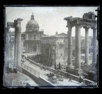 Forum romain avec l'Arc de triomphe de Septimius Severus en l'honneur de la bataille remportée et colonnes antiques à Rome (Italie). Idem 5103.