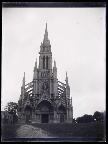 Basilique Notre-Dame de Bonsecours à Rouen (Seine-Maritime), façade.