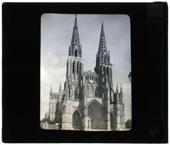 Cathédrale Notre-Dame de Sées (Orne), façade ouest.