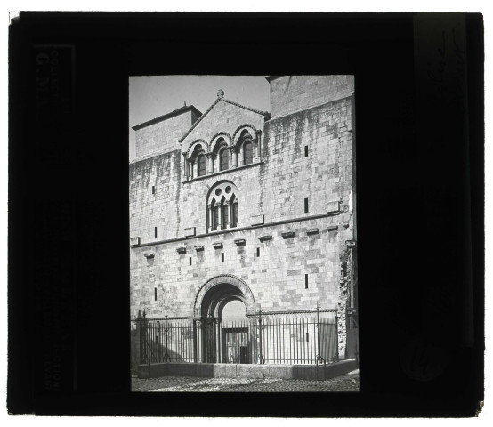 Église Saint-Sauveur de Nevers (Nièvre), façade ouest.