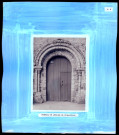 "Histoire générale du diocèse d'Évreux" du chanoine Bonnenfant tome I, planche V portail de l'église de Duranville (Eure).