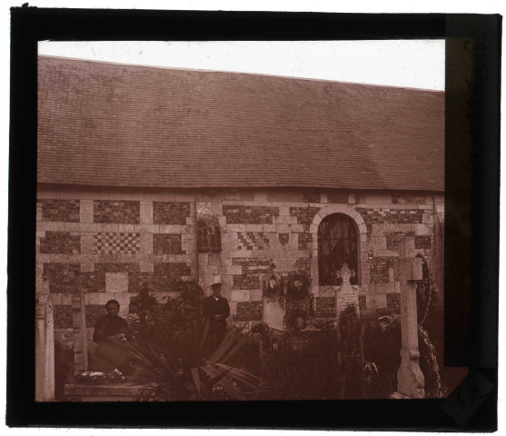 Église de Saint-Benoît-des-Ombres (Eure), mur de la nef.
