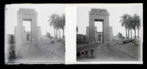 Porte du temple de Karnak (Égypte).
