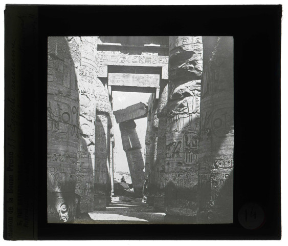 Salle hypostyle du temple de Karnak (Égypte).