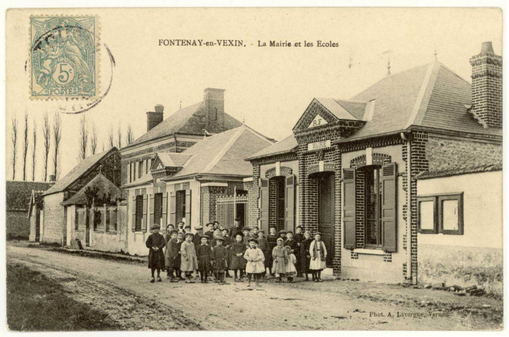 Fontenay. La Mairie et les Ecoles.