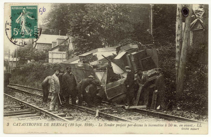 Bernay. Catastrophe de Bernay (10 septembre 1910)- Le Tender projeté par-dessus la locomotive à 50 m en avant.