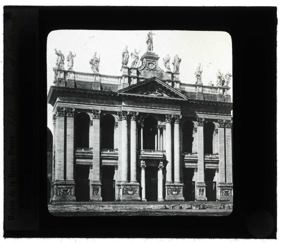 Basilique Saint-Jean-de-Latran à Rome (Italie), façade ouest.