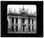 Basilique Saint-Jean-de-Latran à Rome (Italie), façade ouest.