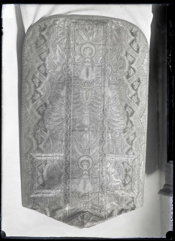 Chasuble de l'église de Feuguerolles (Eure).