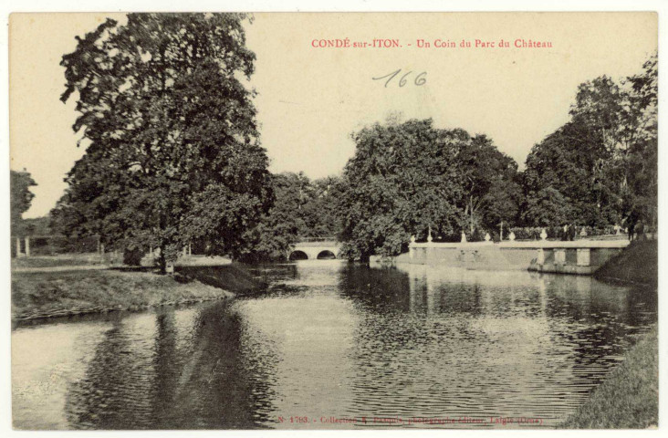 Condé-sur-Iton. Un coin du Parc du Château.