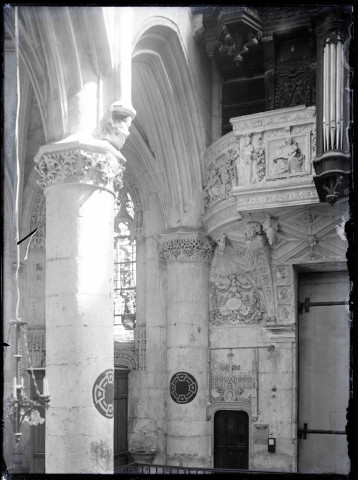 Vue prise sur le buffet d'orgues de l'église Notre-Dame de Caudebec-en-Caux (Seine-Maritime).