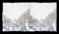 Procession de la Vierge au Monument de Jeanne d'Arc et à la basilique Notre-Dame de Bonsecours (Seine-Maritime).